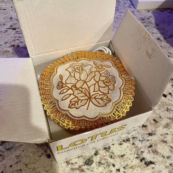 NIB Lotus Vyaime Salt Lamp Essential Oil Diffuser - Picture 8 of 8